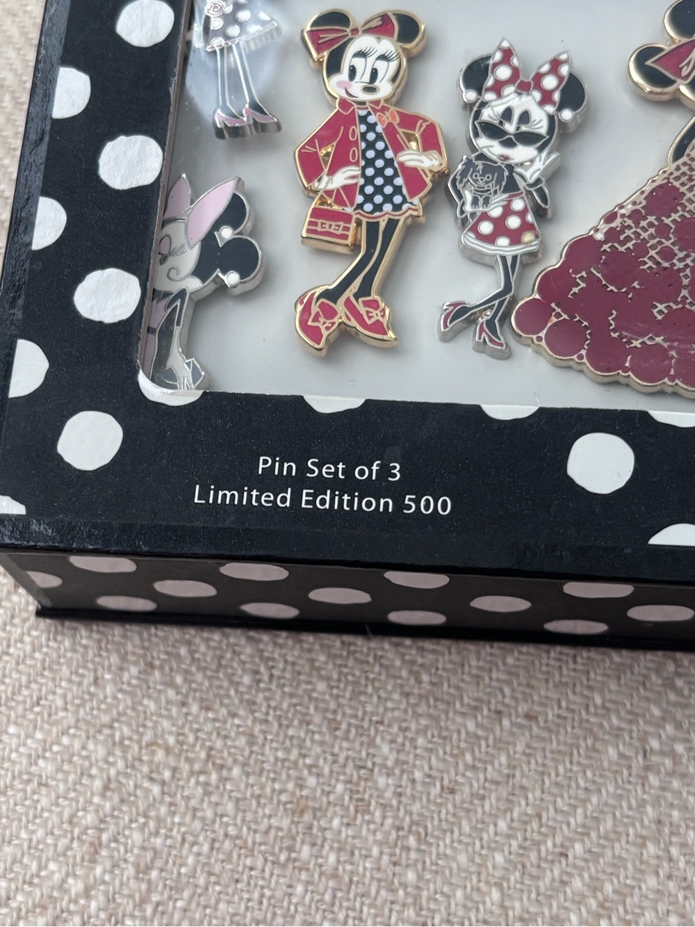 Disney D23 Expo Minnie Mouse Signature Pin Set + Disney x Boxed Lunch Pin - Picture 9 of 10